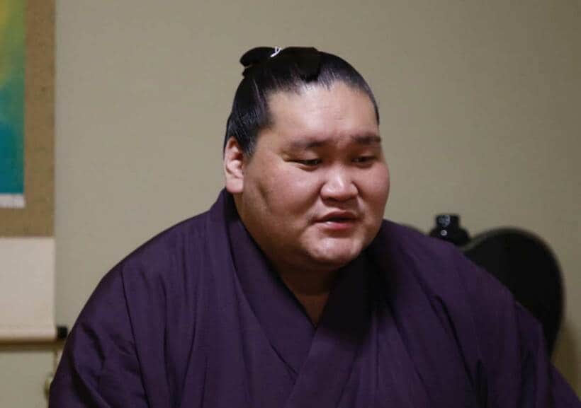  会見を行った照ノ富士