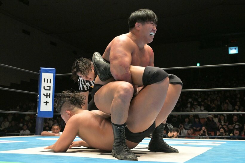 嘉藤匠馬(下)から逆エビでギブアップを奪った村島克哉