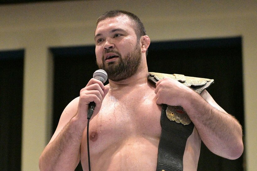 プロレスラーに転向したウルフアロン