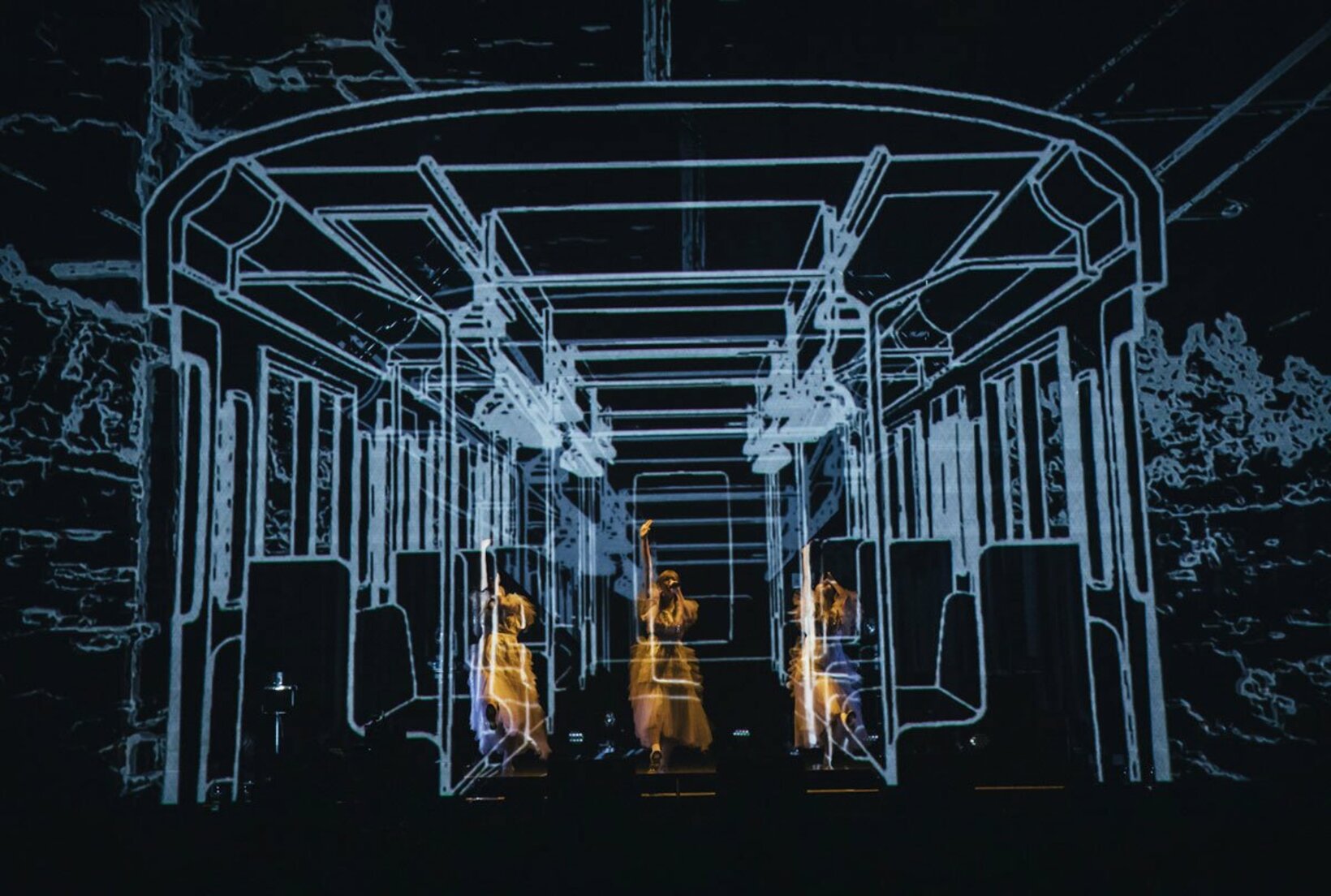 全２２曲を熱唱した「まなみのりさ」