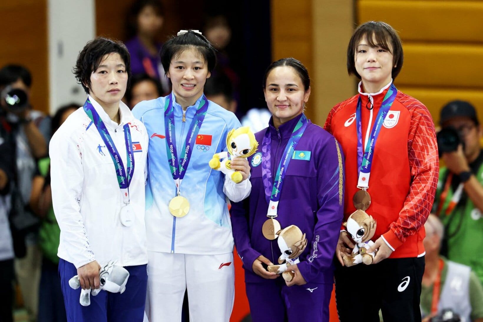 連勝が止まったアジア大会は銅メダルだった藤波朱里（右＝ロイター）