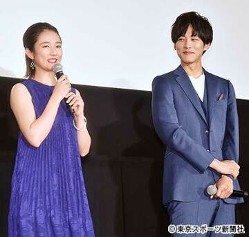  木村文乃（左）と松坂桃李