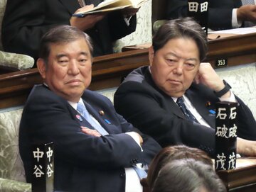 石破首相と林官房長官