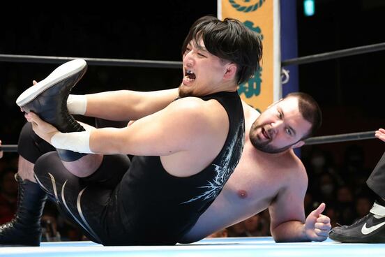 ウルフアロンを攻める成田蓮