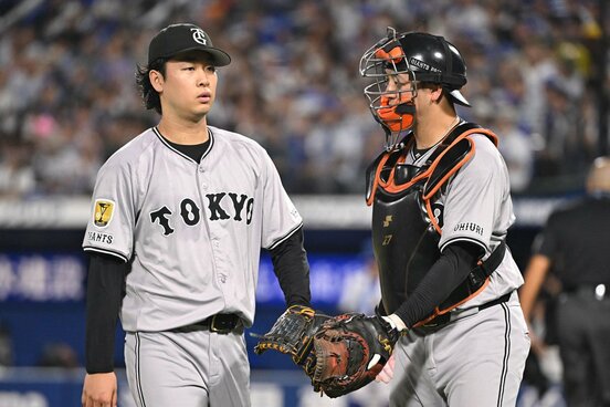 まさかの内容に終わった巨人・山崎伊織(左)