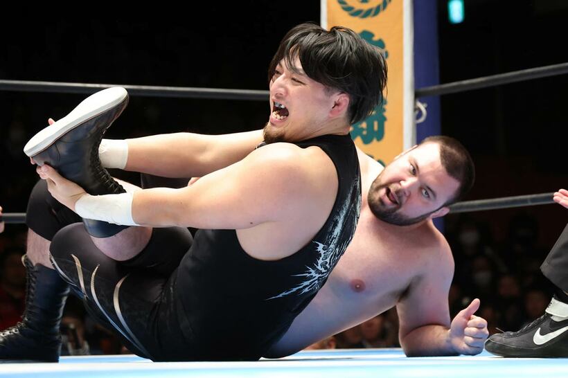 ウルフアロンを攻める成田蓮