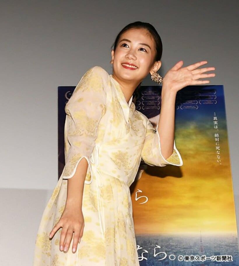  ファンに手を振る千眼美子