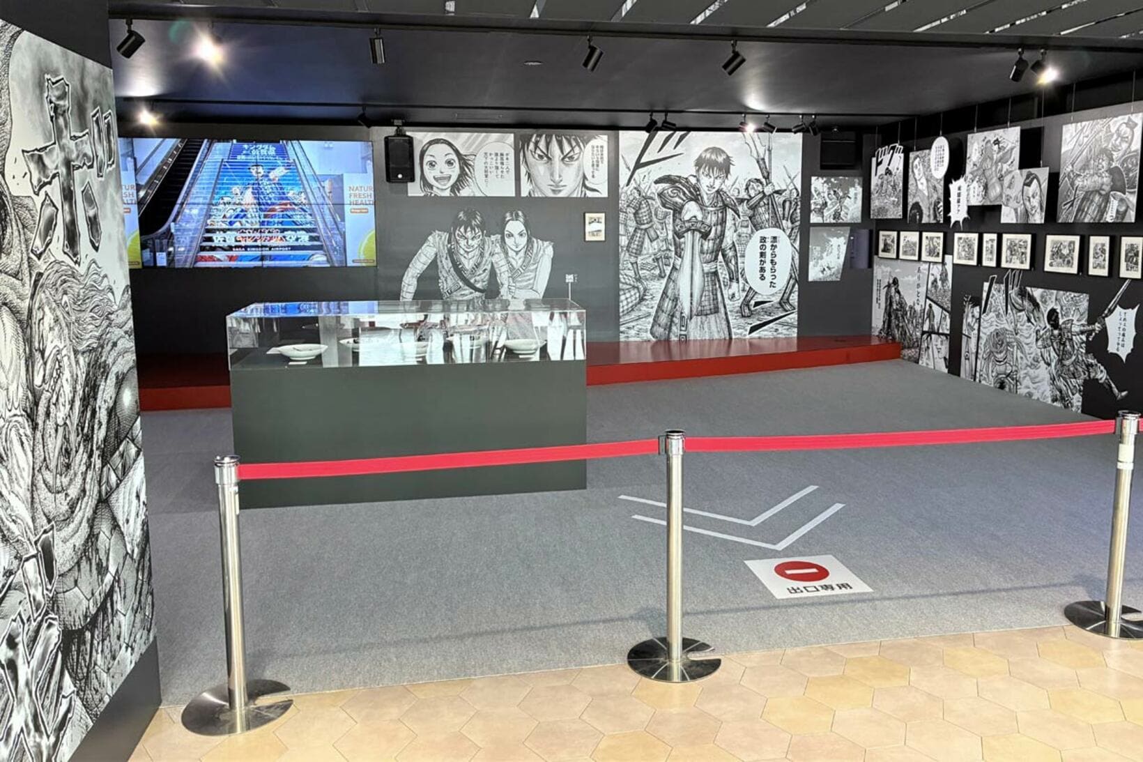 空港３階で展開されるキングダムの特別展示会場