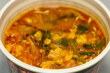 韓国風チゲから、味わいも色もCHANGE