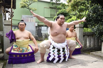  野見宿禰神社で横綱土俵入りを行った照ノ富士