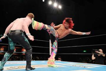  アキラ（左）を攻めるヒロム