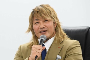米メディアのインタビューに答えた棚橋