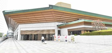 両国国技館の支度部屋で感染が広がったと噂された