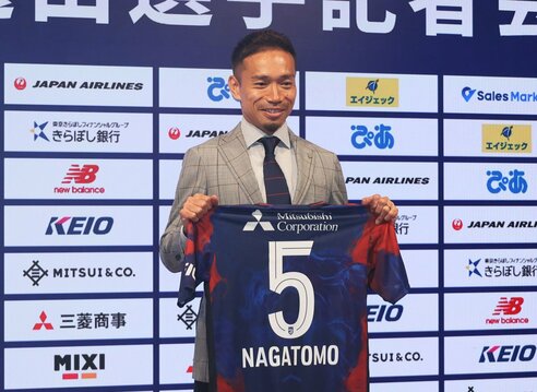 日本代表】長友佑都が選出への賛否両論に「みんなW杯が終わるころには