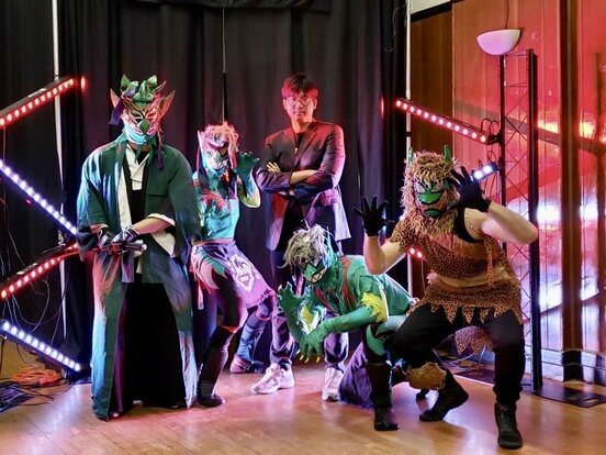 ついに米国まで出しゃばった河童軍団・中央はタイ団体の代表プミ氏。