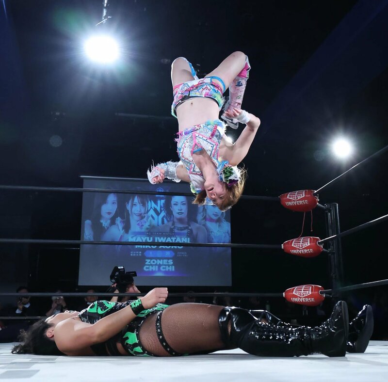 ムーンサルトプレスでZONES(下)を沈めた岩谷麻優
