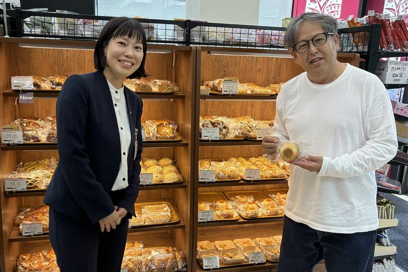 「焼きデリ」という新領域の挑むナチュラルローソン商品部の東條仁美シニアマネージャーと渡辺広明