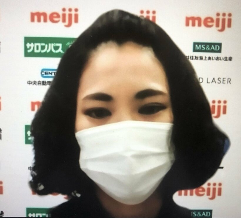  オンライン取材に応じる喜納翼