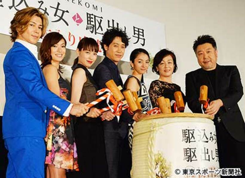 左から武田真治、内山理名、戸田恵梨香、大泉洋、満島ひかり、キムラ緑子、原田眞人監督