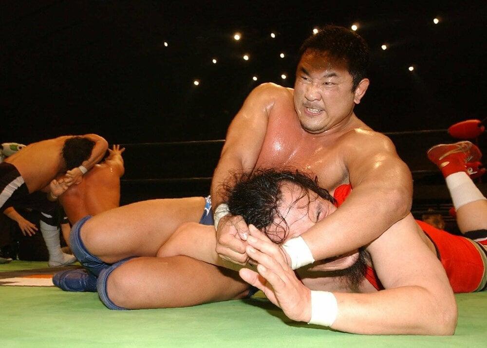 永田が本田をナガタロックⅡに捕らえ、棚橋は小橋をドラゴンスリーパーで捕獲する