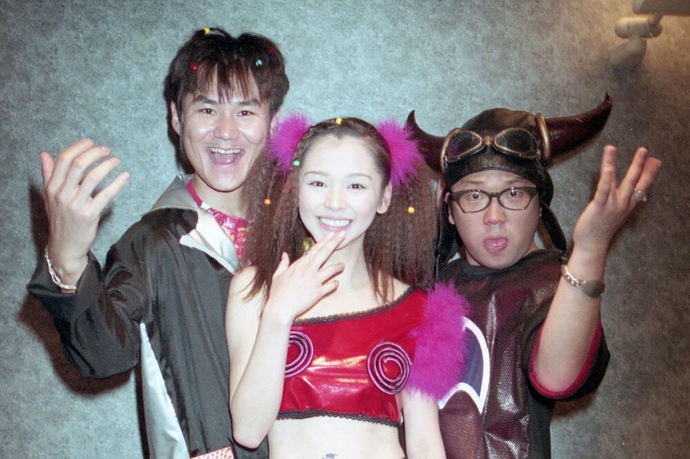 ブラックビスケッツ(左から南々見狂也=南原清隆、ビビアン、天山ひろゆき=天野ひろゆき。1997年撮影)