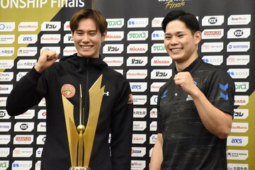 決勝前日会見に出席した高橋藍（左）と西田有志