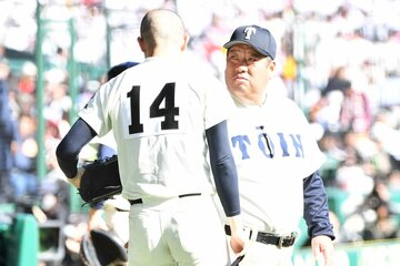 森（左）と会話する西谷監督
