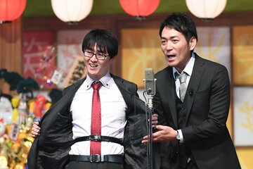 スーパーマラドーナの田中一彦（左）と武智