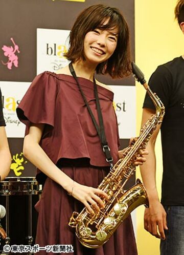 笑顔を見せる島崎遥香