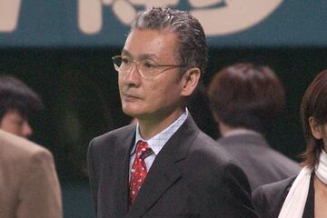 ニュースステーションのキャスター時代、野球取材する久米宏さん（２００３年）