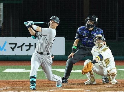 4打数1安打2打点で敢闘賞に輝いた大城卓三