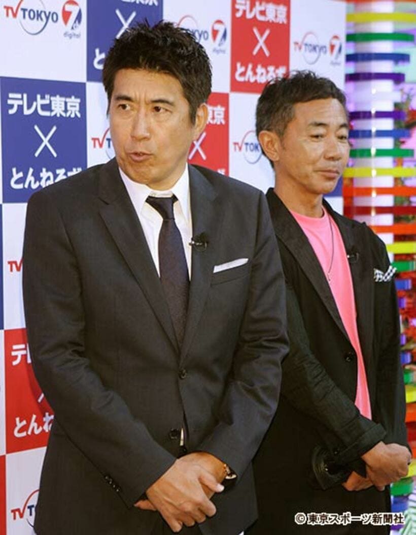  ソロの活動が中心となっている石橋（手前）と木梨