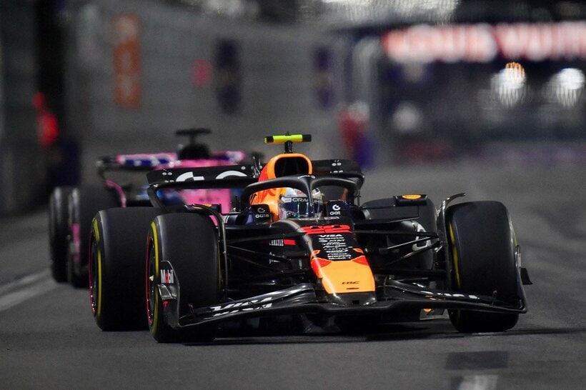 ラスベガスGPで走行する角田裕毅（ロイター）