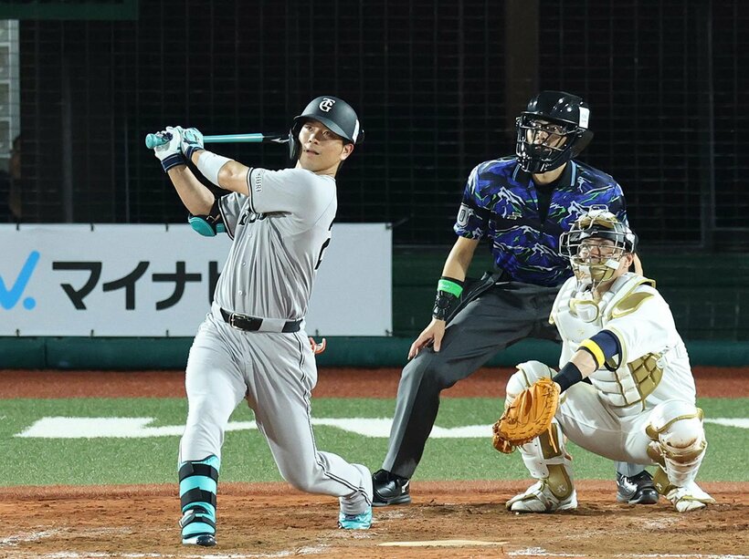４打数１安打２打点で敢闘賞に輝いた大城卓三
