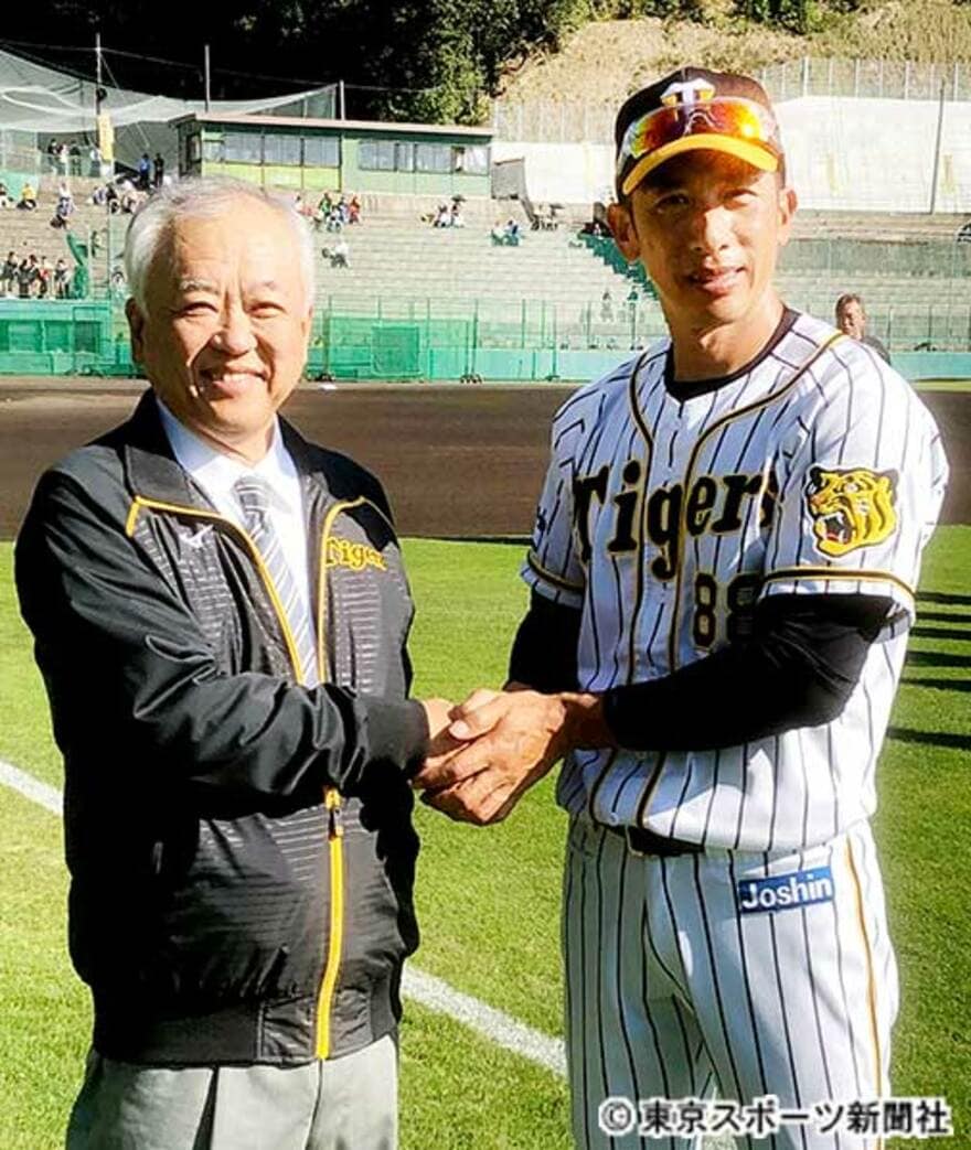 写真:虎の総帥・藤原オーナーの“珍ゲキ”に矢野監督「目指すところは一致」と歓迎 | 東スポWEB
