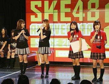トークショーを行ったＳＫＥのメンバー（C）AKS