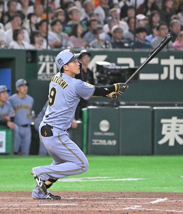 ５回二死、逆方向の右中間にプロ１号２ランを放った阪神・立石正広