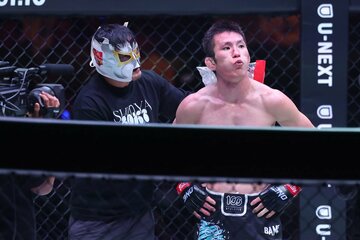 「ＯＮＥ１７３」で青木真也（右）のセコンドについたカシンだったが…