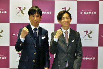 國學院大の前田康弘監督(左)と平林清澄