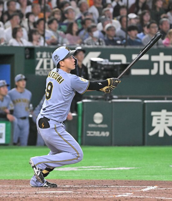 5回二死、逆方向の右中間にプロ1号2ランを放った阪神・立石正広