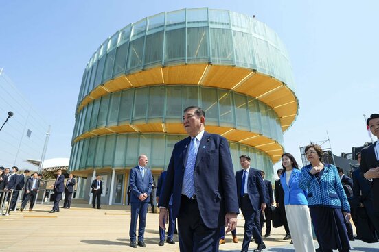 大阪・関西万博の「チェコ館」を視察する石破首相（代表撮影）