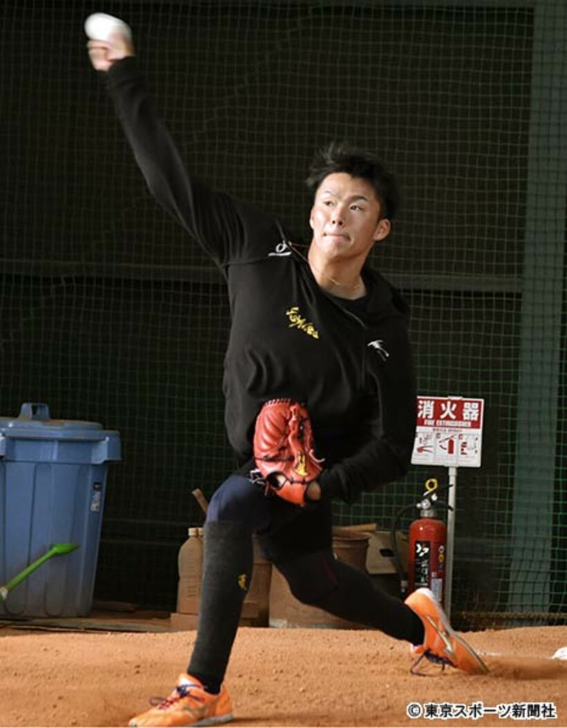  投げ込みを披露した山本