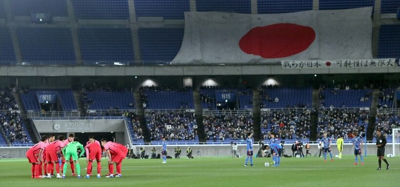  ３月に日本代表と国際親善試合を行った韓国代表（左）