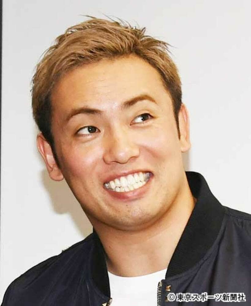  結婚を発表したオカダ