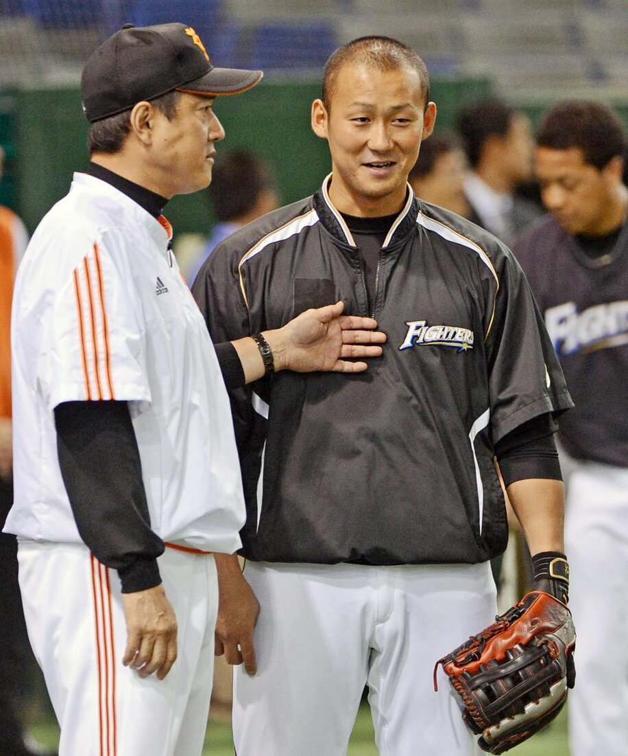  中田翔（右）のことを気にかけていた原監督。名将の手腕に注目だ