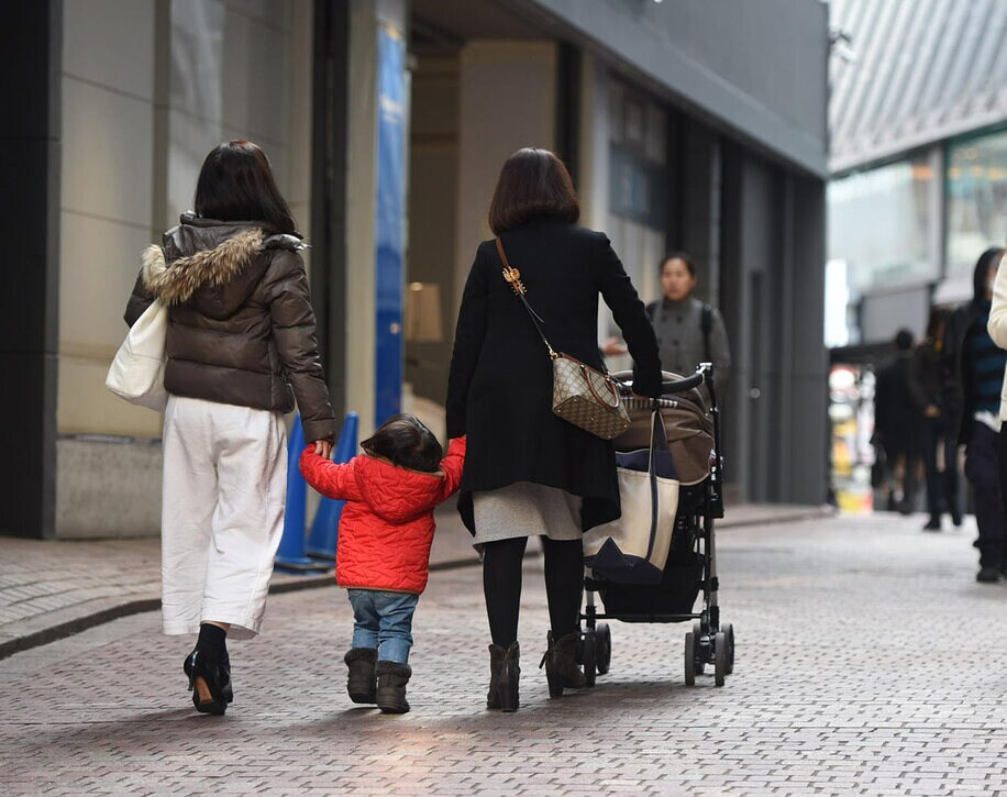  少子高齢化が進む日本。中国も…（写真はイメージ・東スポWeb）