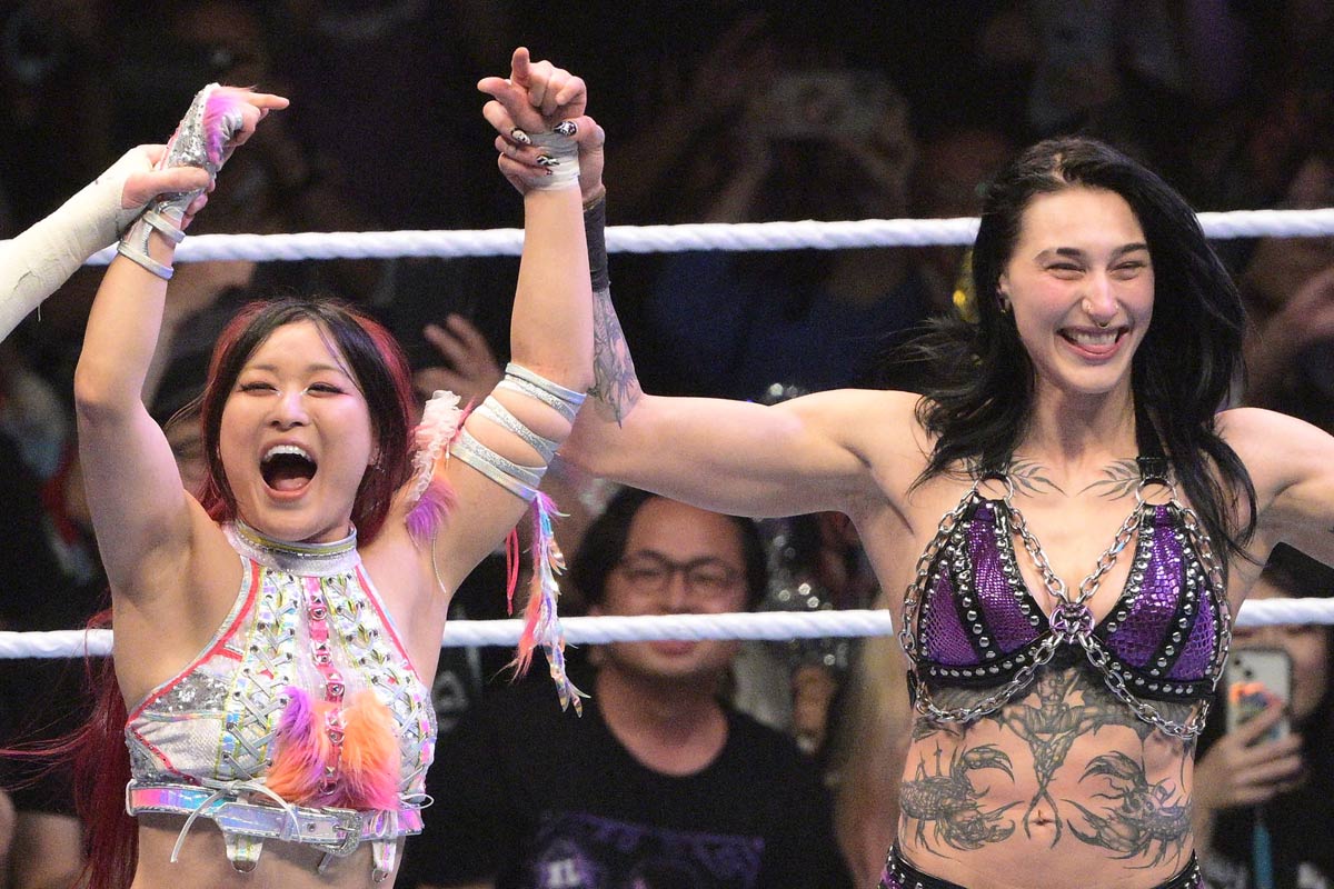 WWE】イヨ・スカイ＆リア・リプリーがリブ＆ロクサーヌ破りタッグ