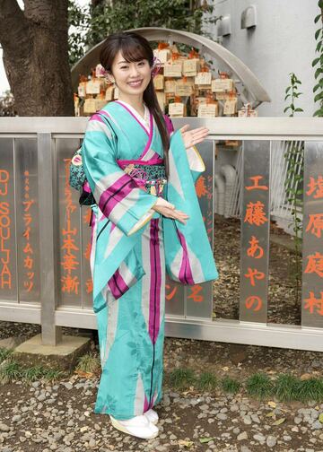 東京・新宿の花園神社でヒット祈願をした工藤あやの