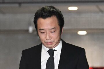 保釈時には頭を下げたが…