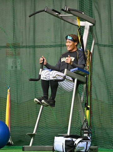  トレーニングをする糸井